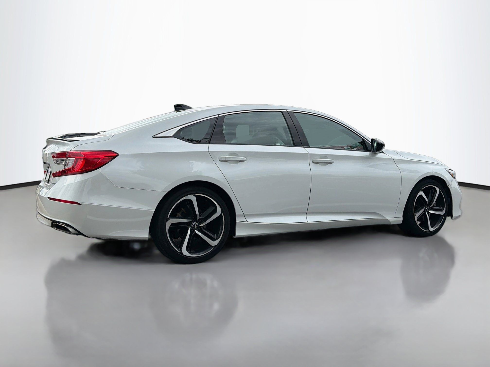 Used 2022 Honda Accord Sport image 2