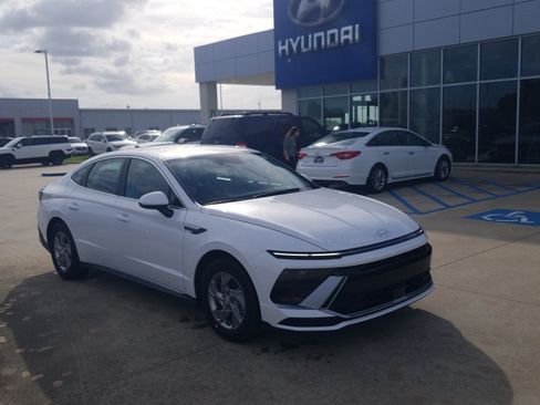 New 2026 Hyundai Sonata SE FWD image 1