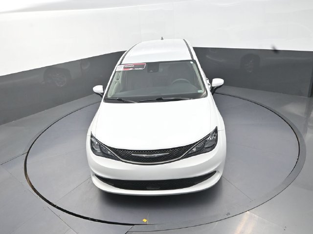 Used 2023 Chrysler Voyager LX FWD image 12