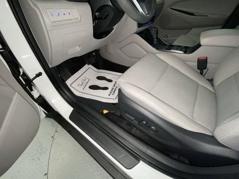 Used 2021 Hyundai Tucson Value FWD image 12