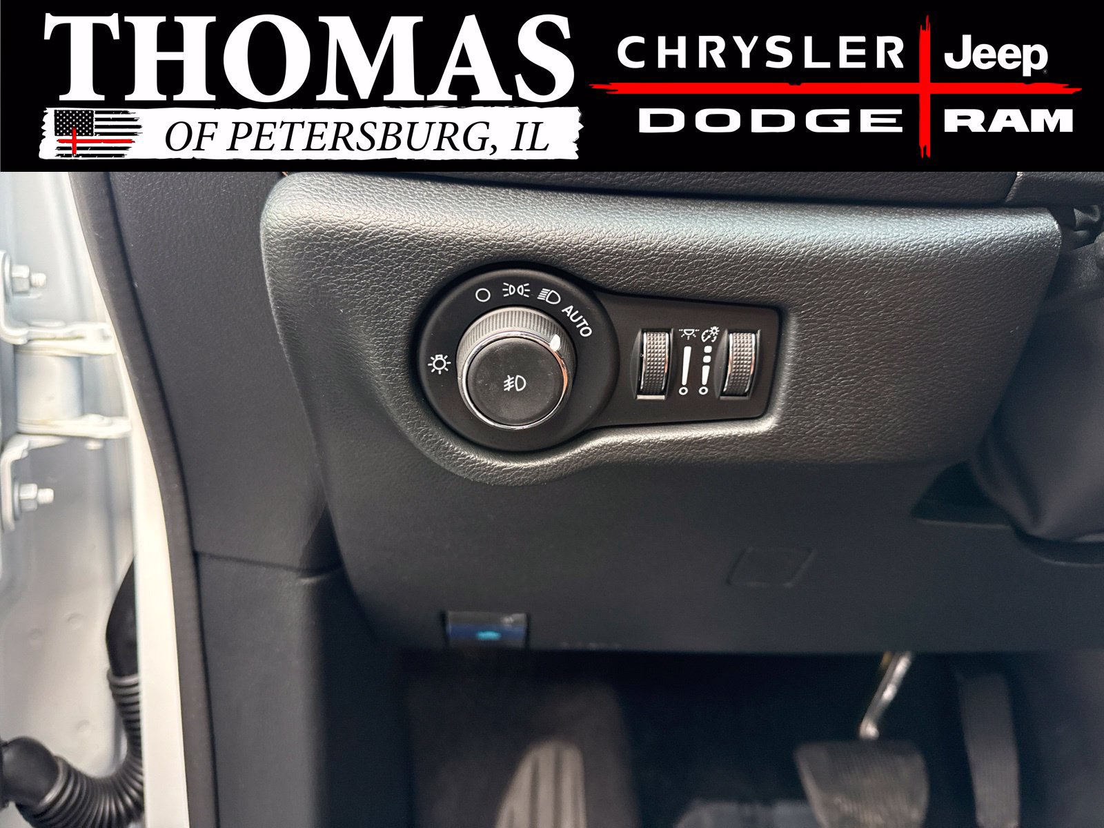 Used 2026 Chrysler Pacifica Pinnacle AWD/4WD image 11