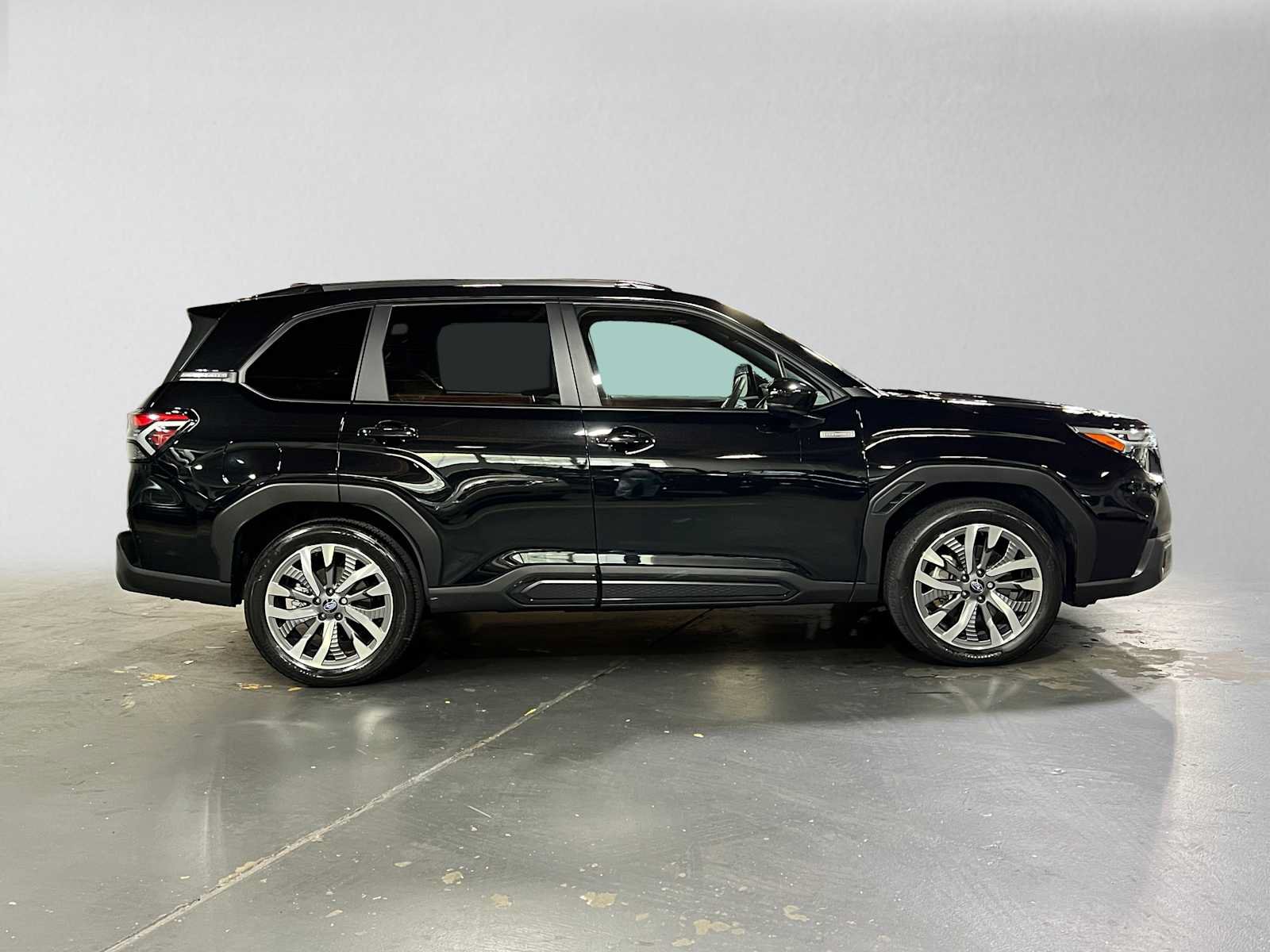 Used 2025 Subaru Forester Touring AWD/4WD image 2