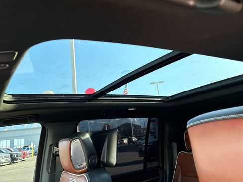 Used 2023 GMC Yukon XL Denali Ultimate image 10