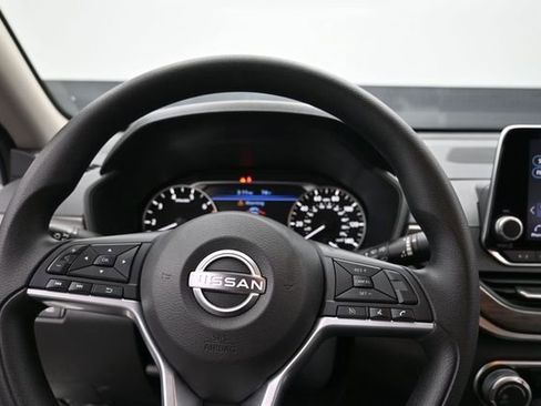Used 2025 Nissan Altima 2.5 SV FWD image 20