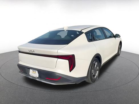 Used 2025 Kia K4 LXS image 14