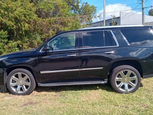Used 2019 Cadillac Escalade Luxury AWD/4WD image 1