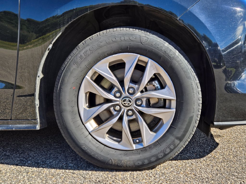 Used 2024 Toyota Sienna XLE AWD/4WD image 10