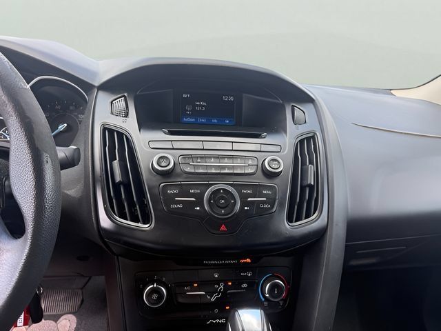 Used 2015 Ford Focus SE FWD image 11