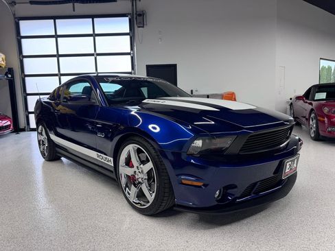Used 2011 Ford Mustang GT Premium RWD image 5