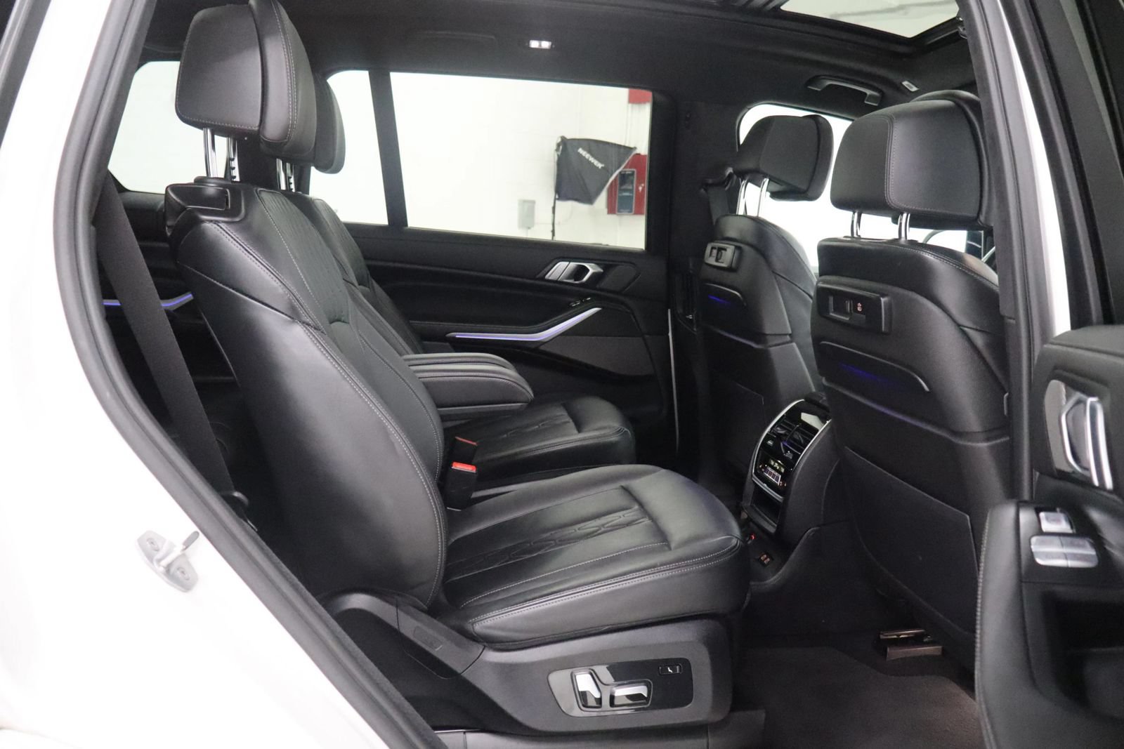 Used 2020 BMW X7 M50i AWD/4WD image 26