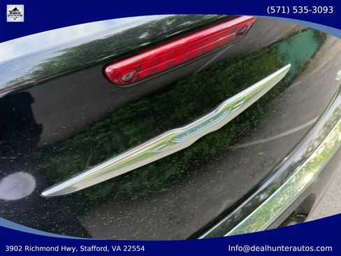 Used 2018 Chrysler 300 Limited AWD/4WD image 8