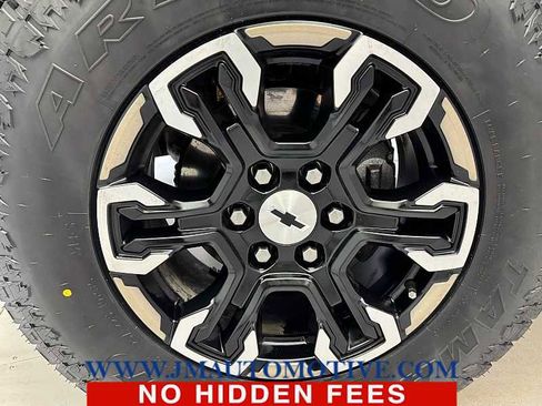 Used 2022 Chevrolet Silverado 1500 ZR2 image 9