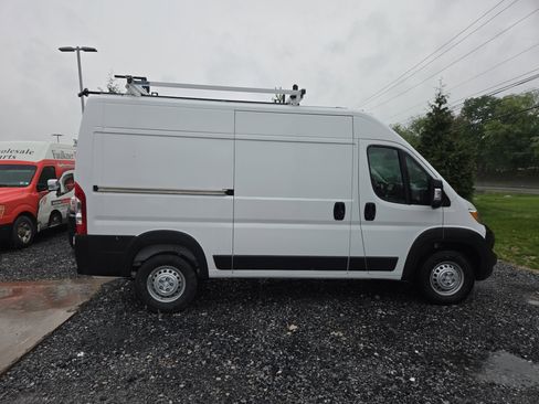 New 2025 RAM ProMaster 2500 w/ Convenience Group FWD image 18