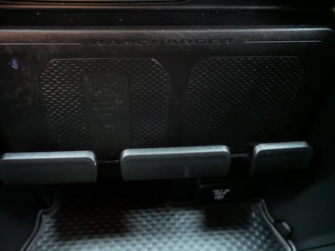 Used 2022 RAM 1500 Laramie AWD/4WD image 32