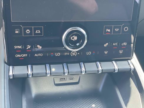 New 2026 GMC Terrain AT4 w/ Technology Package II AWD/4WD image 16