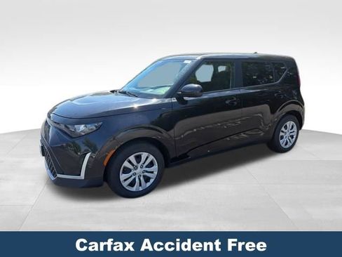 Used 2023 Kia Soul LX FWD image 3