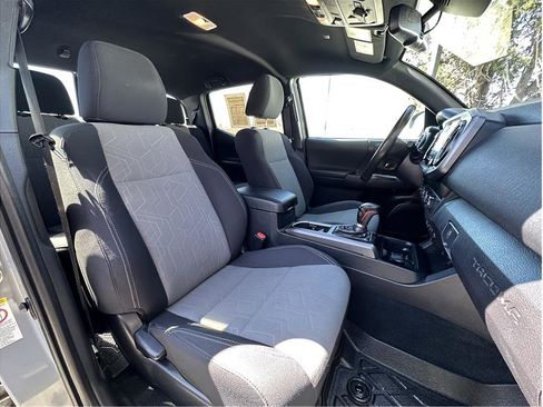 Used 2020 Toyota Tacoma TRD Off-Road w/ Technology Package image 15