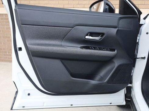 Used 2026 Nissan Kicks SV w/ SV Premium Package FWD image 15
