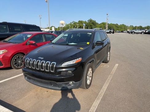 Used 2016 Jeep Cherokee Latitude w/ Comfort & Sound Group FWD image 1