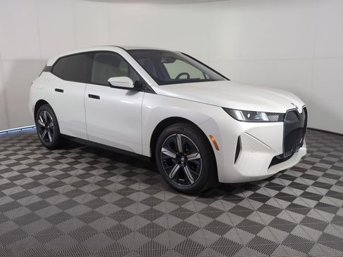 Used 2026 BMW iX xDrive45 image 6