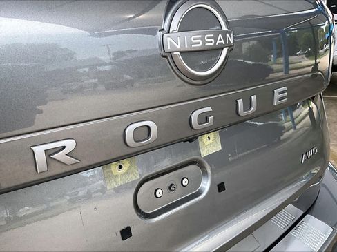 Used 2025 Nissan Rogue SV AWD/4WD image 31