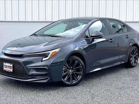 Used 2026 Toyota Corolla SE FWD image 2