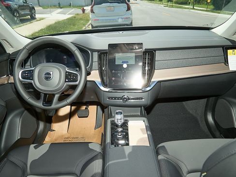 New 2025 Volvo XC90 B6 Plus w/ Protection Package image 24