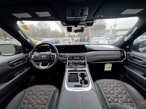 New 2025 Nissan Armada Platinum Reserve image 9