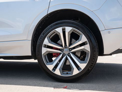 Used 2019 Audi Q8 Prestige AWD/4WD image 12