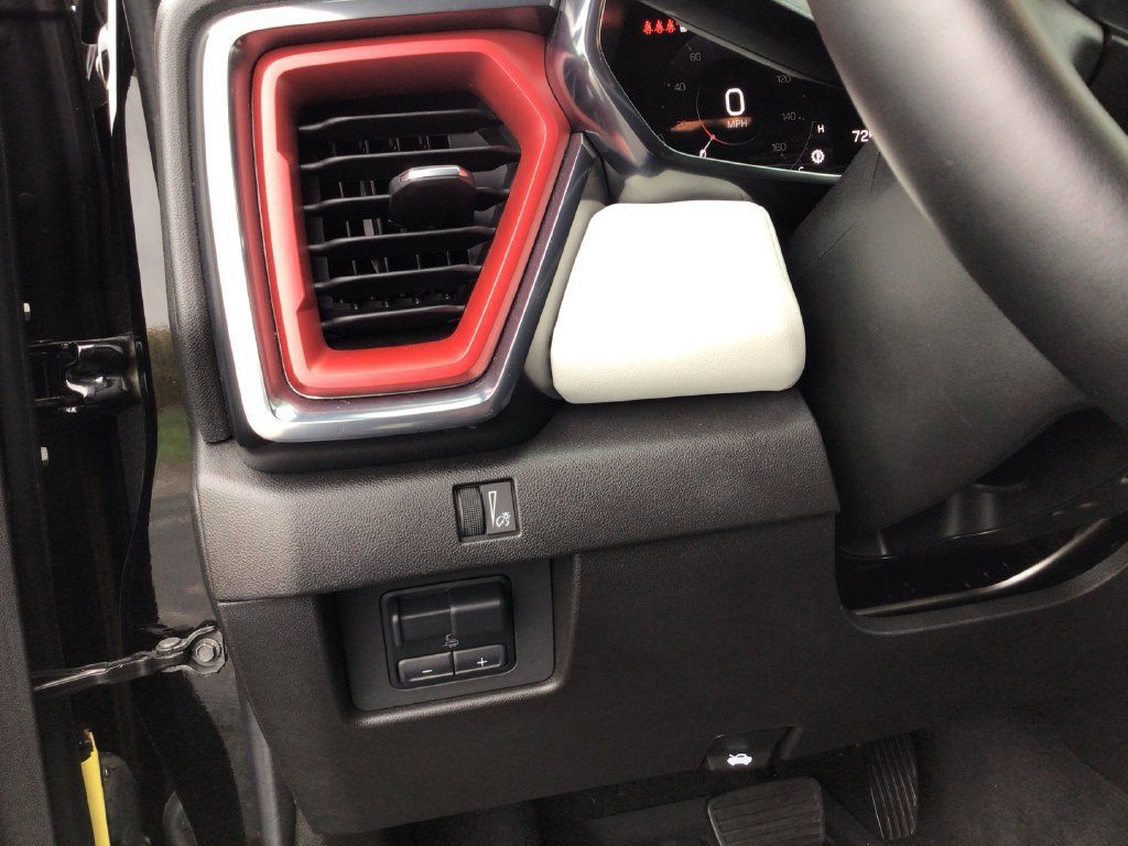 Used 2024 GMC Canyon AT4X AWD/4WD image 17
