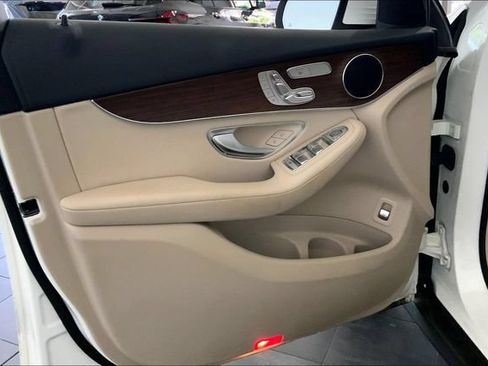 Used 2022 Mercedes-Benz GLC 300 image 10