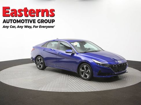 Used 2022 Hyundai Elantra SEL w/ Convenience + Premium Package FWD image 50