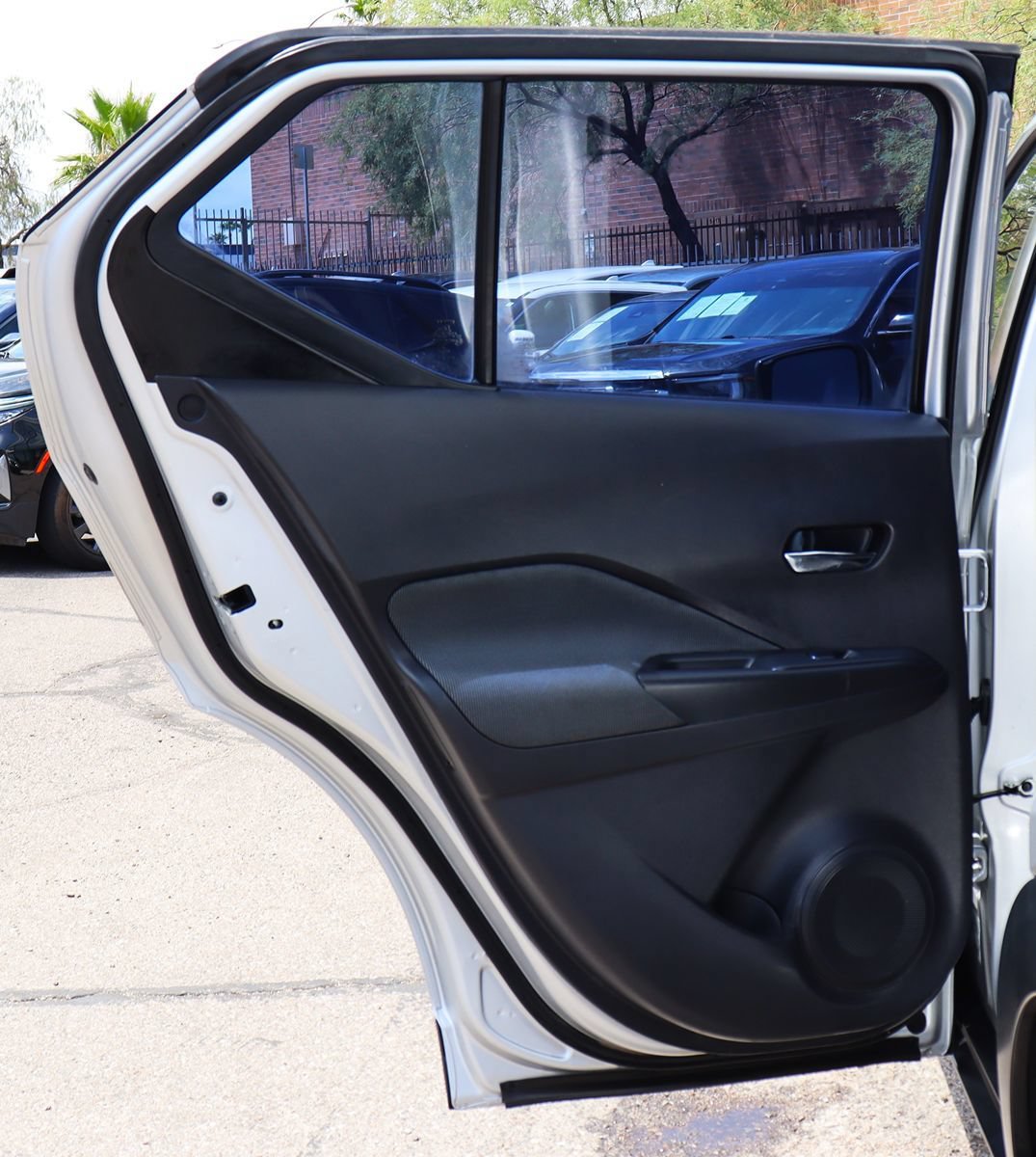 Used 2018 Nissan Kicks SV FWD image 32