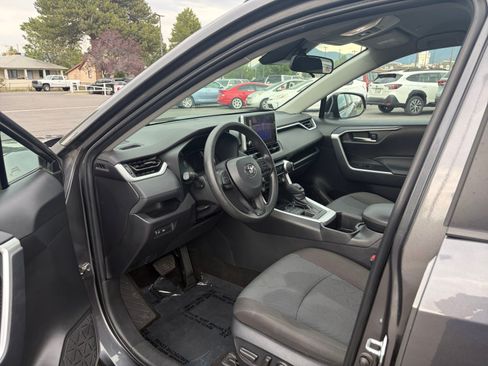 Used 2025 Toyota RAV4 XLE AWD/4WD image 10