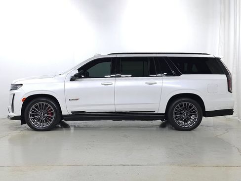 Used 2023 Cadillac Escalade ESV V AWD/4WD image 2
