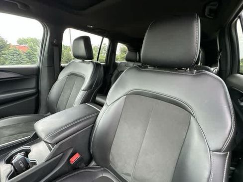 Used 2025 Jeep Grand Cherokee Altitude AWD/4WD image 17