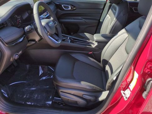 New 2026 Jeep Compass Latitude image 14