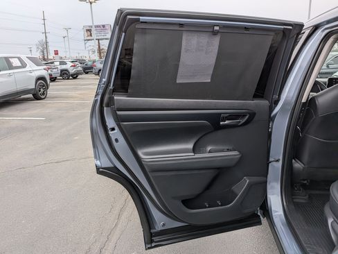 Used 2021 Toyota Highlander XLE image 24