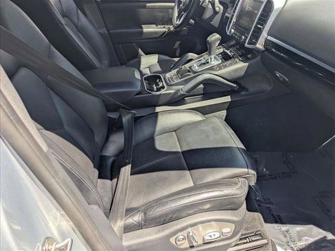 Used 2018 Porsche Cayenne S AWD/4WD image 22