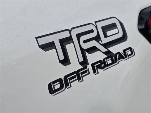 Certified 2025 Toyota Tacoma TRD Off-Road image 9