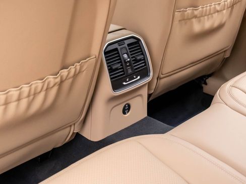 New 2026 Porsche Macan image 17