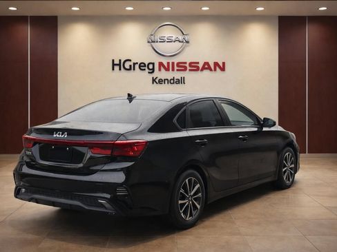 Used 2023 Kia Forte LXS w/ LXS Technology Package FWD image 4