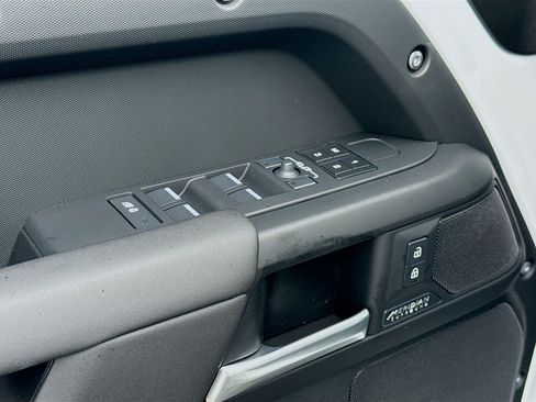 New 2026 Land Rover Defender 110 X-Dynamic SE AWD/4WD image 23