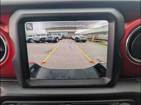 Used 2022 Jeep Gladiator Rubicon w/ Cold Weather Group image 11