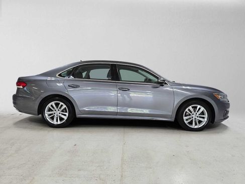 Used 2020 Volkswagen Passat 2.0T SE FWD image 2