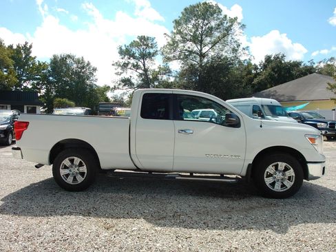 Used 2018 Nissan Titan SV AWD/4WD image 4