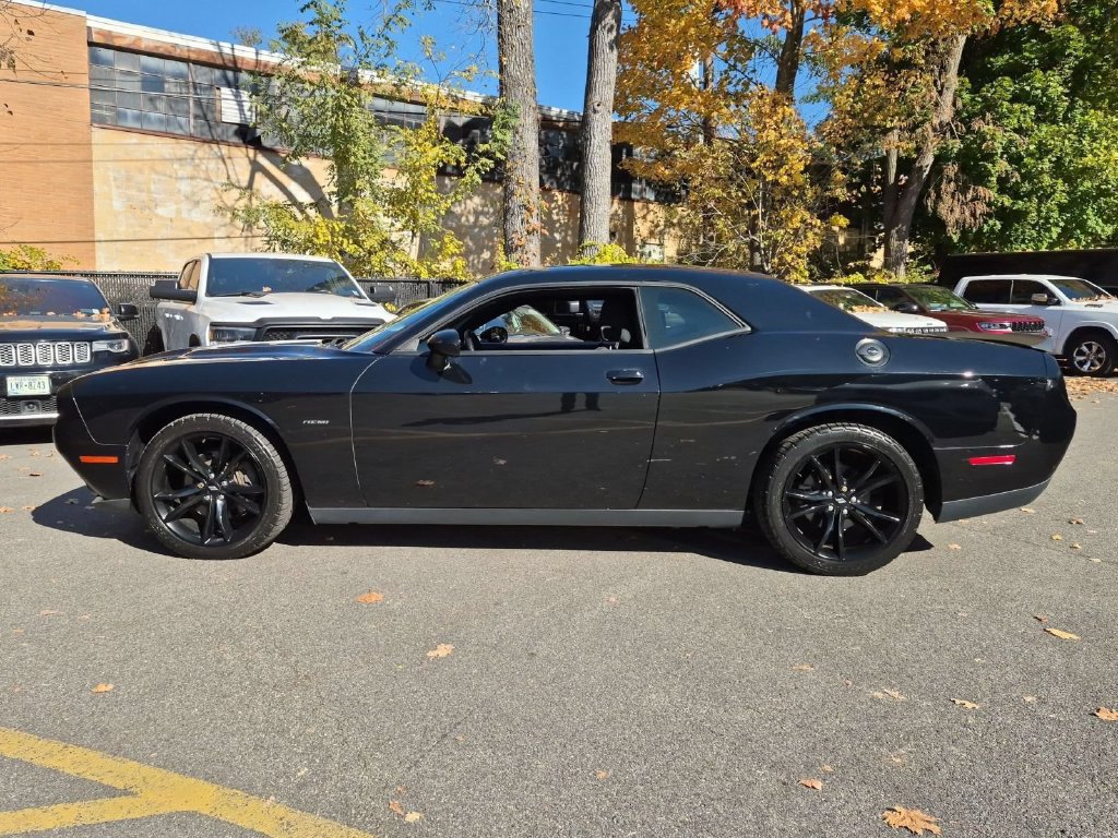 Used 2018 Dodge Challenger R/T w/ Blacktop Package RWD image 10
