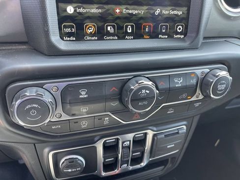 Used 2022 Jeep Wrangler Unlimited Sahara AWD/4WD image 19
