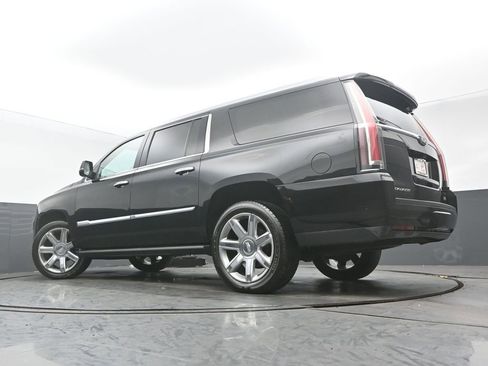 Used 2020 Cadillac Escalade ESV Premium Luxury image 31