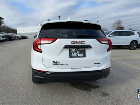 Used 2022 GMC Terrain SLT w/ Elevation Edition image 9